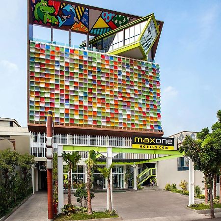 Maxonehotels.Com At Tidar Surabaya Exterior foto